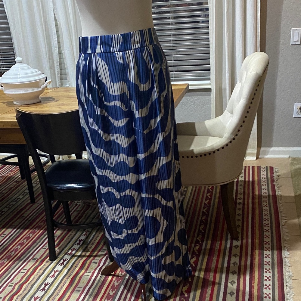 Banana Republic Factory Blue and White Pleated Women's Pants